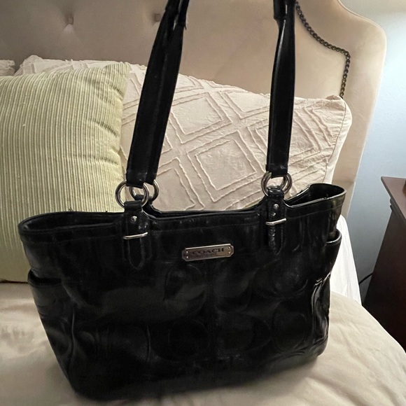 Coach black patent leather logo purse - Picture 4 of 10